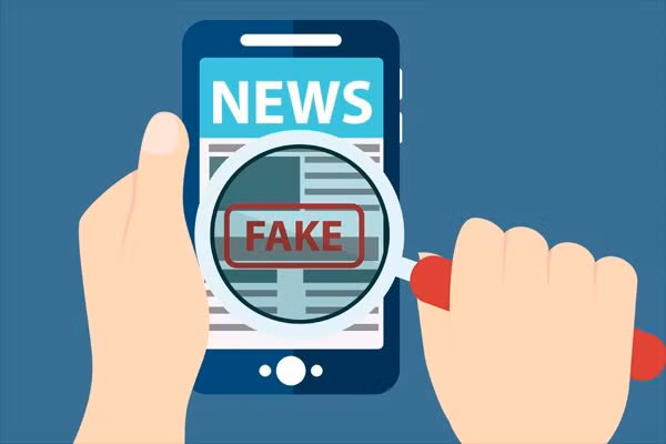 Tại cơ quan Công an, Lê Văn Sơn thừa nhận do nhận thức còn hạn chế, nên sau khi chứng kiến sự việc xảy ra đã không kiểm chứng nguồn thông tin, vội vàng đăng tải lên mạng xã hội với mục đích câu like và thu hút sự chú ý của cộng đồng mạng. Xem thêm video: Xử phạt 2 đối tượng tung tin nhảm về corona tại Đà Nẵng. Nguồn: VTC 1.