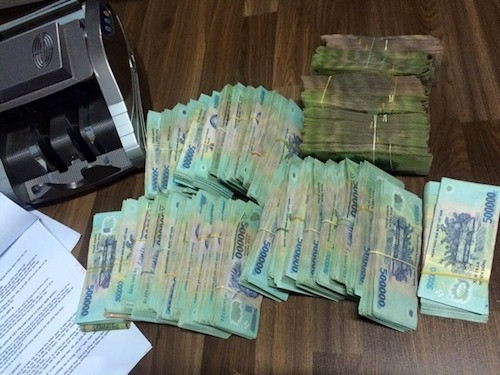 Chí cung cấp các văn bản giả mạo này cho ông Phạm Văn Minh, Chủ nhiệm Hợp tác xã Sơn Dương (trụ sở xã Quảng Sơn, huyện Đắk G'Long), rồi đưa ra thông tin gian dối về việc “Công ty Ngọc Sơn đang thực hiện các thủ tục xin UBND tỉnh cho thuê đất thực hiện Dự án sản xuất nông, lâm nghiệp và đã được UBND tỉnh, các Sở, ngành đồng ý phê duyệt Dự án”.