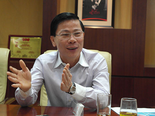 Thế nhưng năm 2000, ông phải ra trước vành móng ngựa, đối diện với án tử hình do liên quan tới vụ án Tân Trường Sanh. Ông nêu nguyện vọng khắc phục hiệu quả bằng cách nộp tài sản, hơn 40 triệu USD. Ông nhận 2 án tù chung thân, một vì buôn lậu, một vì đưa hối lộ. Đầu năm 2005, ông được đặc xá trước thời hạn nhờ khắc phục hậu quả và cải tạo tốt.