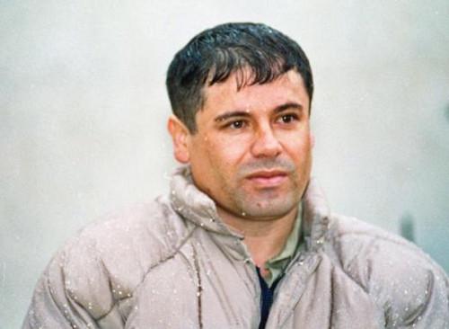 4. Joaquin Guzman Loera, 5 tỷ USD: Trùm ma túy Joaquin Guzman Loera còn được biết đến với biệt danh El Chapo - kẻ lãnh đạo nghiệp đoàn Sinaloa buôn lậu ma túy từ Columbia vào Mỹ qua Mexico. Trên thực tế, Loera đã bị bắt giữ năm 1993 ở Guatemala và dẫn độ đến Mexico để lĩnh án tù. Năm 2001, Loera trốn thoát nhờ một kế hoạch giải cứu trị giá 2,5 triệu USD. Guzman bị bắt giữ năm 2014 nhưng lại trốn thoát lần 2 vào tháng 7/2015. Ngày 8/1/2016, tên này đã bị bắt lại.