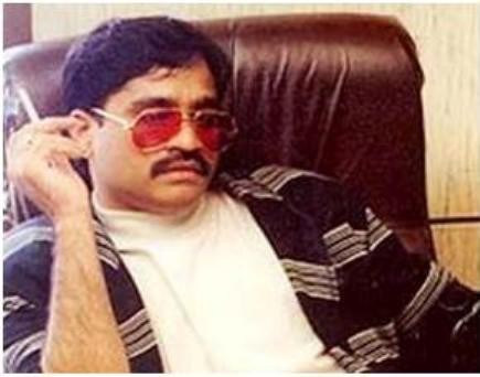 3. Dawood Ibrahim Kaskar, tài sản khoảng 6,7 tỷ USD: Đây là kẻ đầu sỏ của băng đảng tội phạm có tổ chức mang tên D-Company, chuyên tống tiền, buôn lậu, ma túy và giết người, tại Mumbai, Ấn Độ. Tên này đứng sau các vụ đánh bom ở Mumbai năm 1993. Chính phủ Mỹ và Ấn Độ cho rằng Kaskar có mối liên hệ với trùm khủng bố Osama bin Laden và liệt tên này vào danh sách những kẻ khủng bố toàn cầu.