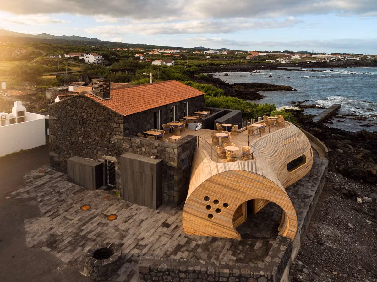 Tòa nhà đẹp với kiến trúc độc đáo Cella Bar, Bồ Đào Nha.