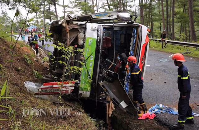 Ngay sau khi xảy ra tai nạn trên đèo ở Đà Lạt, các lực lượng cứu hộ, cứu nạn đã kịp thời có mặt tại hiện trường xử lý vụ việc.