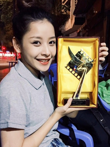 Chi Pu tên thật là Nguyễn Thùy Chi sinh năm 1993 tại Hà Nội. Thành công đầu tiên của Chi Pu được công chúng ghi nhận tại cuộc thi Miss Teen 2009. Lúc đó, Chi Pu mới 16 tuổi nhưng đã trở thành thần tượng mới của giới trẻ Việt. Hiện nay Chi Pu đang sinh sống và làm việc tại TP. HCM, tham gia dẫn nhiều chương trình truyền hình như Giọng hát Việt nhí đang phát sóng trên VTV3.