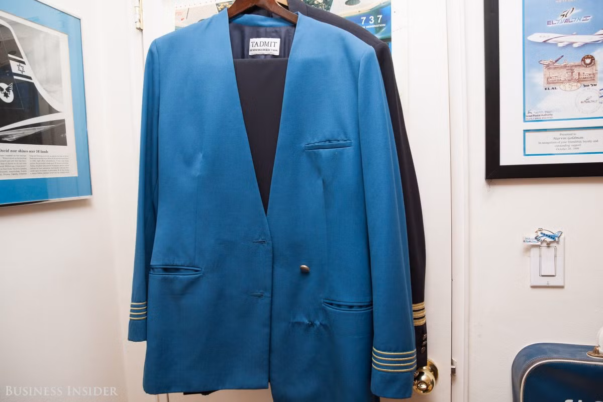 Áo khoác màu xanh cũng được sử dụng trong những năm 90.