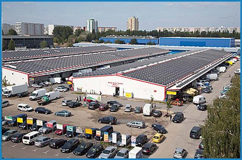 Chợ Đồng Xuân ở Berlin chuyên bán hàng Việt Nam với 250 gian hàng trong đó hơn 60% là doanh nhân Việt, tiếp đến là người Trung Quốc, Ấn Độ, Thổ Nhĩ Kỳ, Pakistan, Ba Lan và cả người Đức.