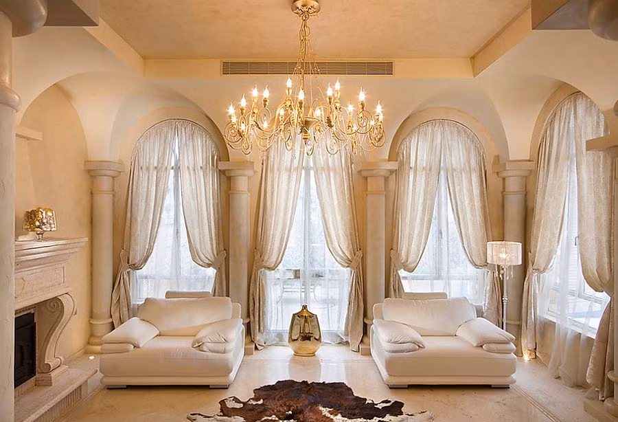 Với phòng khách, cần đón nhận nhiều ánh sáng lọt qua cửa thì nên chọn loại rèm mỏng có tác dụng cản sáng nhẹ.