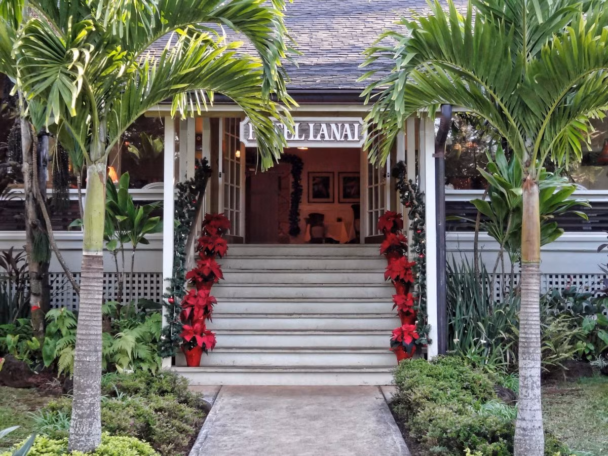 Tỷ phú Ellison đã dành nhiều năm để cùng các kiến trúc sư thiết kế và xây dựng lại hai khách sạn hạng sang này.