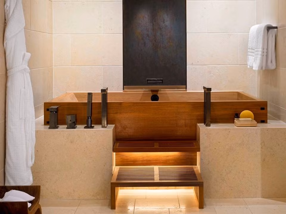 Phòng tắm tiện nghi và sang chảnh.