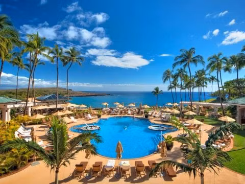 Sau khi mua đảo Lanai vào năm 2012, ông cũng sở hữu luôn hai khách sạn Four Seasons ở đó. Hai khách sạn của tỷ phú này sắp mở cửa trở lại sau nhiều năm tu sửa và cải tạo.