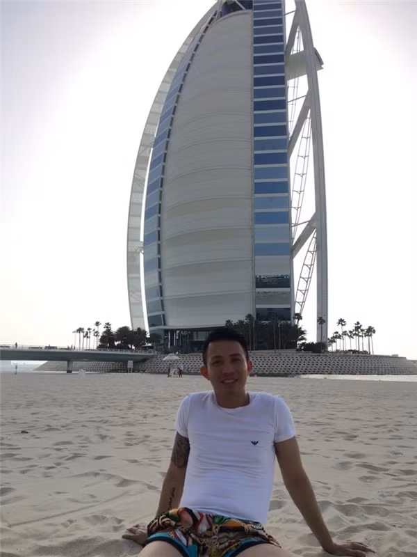 Trên trang cá nhân, Minh Nhựa khoe ảnh du lịch tới Dubai.