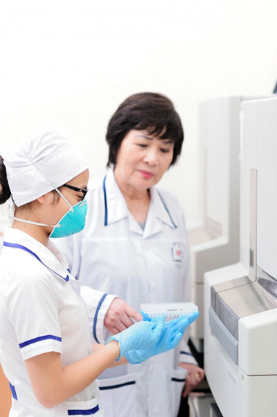 Nu dai gia van xin thay doi ket qua ADN de thoat khoi ga trai bi oi