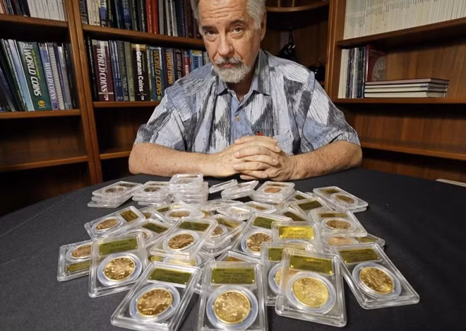 Ông David Hall – một chuyên gia tiết lộ, kho báu gồm 1.427 đồng xu có mệnh giá 5 USD, 10 USD và 20 USD. Theo chuyên gia, giá trị kho báu rơi vào khoảng 10 triệu USD.