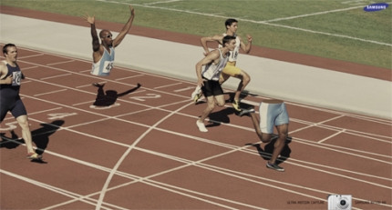 Quảng cáo máy ảnh bắt chuyển động cực nhạy của Samsung.