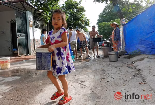 Tuy nhiên, ông Chai và người dân sống quanh khu vực trên cũng đều mong muốn tình trạng bị cắt nước sẽ sớm được khắc phục vì việc mỗi buổi chiều phải đứng xếp hàng chờ lấy nước sẽ rất mệt mỏi, đặc biệt dưới thời tiết nắng nóng của mùa hè.