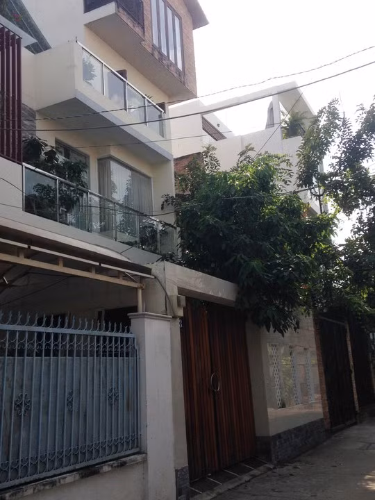 Một vụ trộm khác cũng xảy ra trong đêm 24/10 ở quận 7 mà theo trình báo của chủ nhà là bà Luyện Thị Ngân (SN 1958, ngụ phường Tân Kiểng, quận 7) thì tài sản bị mất trộm gần 1,5 tỷ đồng.