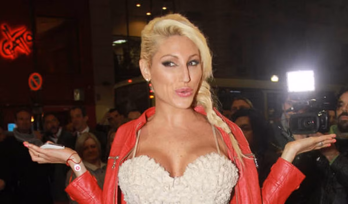 Trên sóng truyền hình, Vicky Xipolitakis hết lời thể hiện tình cảm với chồng sắp cưới: "Tôi đang yêu sâu đậm. Anh ấy đã thay đổi cuộc đời của tôi. Tôi chưa bao giờ yêu ai như vậy".