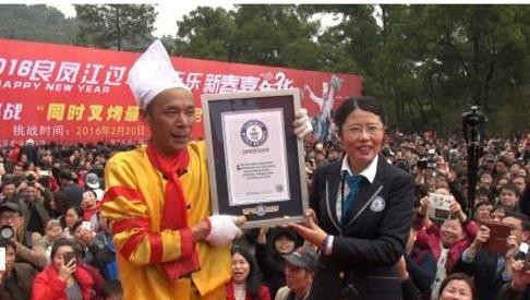 Trong tháng 10/2007, ông từng nướng chín 2008 con gà chỉ trong 100 phút. Ông cũng đã phá vỡ kỷ lục thế giới khi nướng chín 100 con lợn và 136 con dê cùng một lúc.