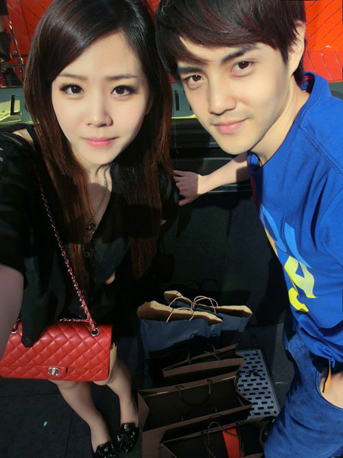 Em gái Ông Cao Thắng tên là Ông Thoại Liên sở hữu vẻ ngoài trong sáng, xinh như hot girl. Không giống như anh trai, Thoại Liên lựa chọn con đường du học và định cư tại thành phố Sydney, Australia.