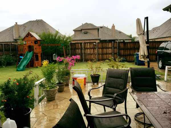 Khu nghỉ ngơi thư giãn với nhiều chậu hoa tươi vô cùng lý tưởng cho cả gia đình.