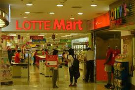 Kế hoạch của Lotte là đến năm 2020 khai trương tại thị trường Việt Nam 60 trung tâm thương mại. Nếu tính chi phí đầu tư mỗi trung tâm thương mại là 30-40 triệu USD thì số vốn mà Lotte đổ vào thị trường bán lẻ có thể lên tới hàng tỷ USD và chiếm vị trí hàng đầu tại Việt Nam.