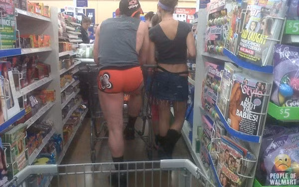 Những kiểu thời trang siêu thị khiến người ta ngán ngẩm.