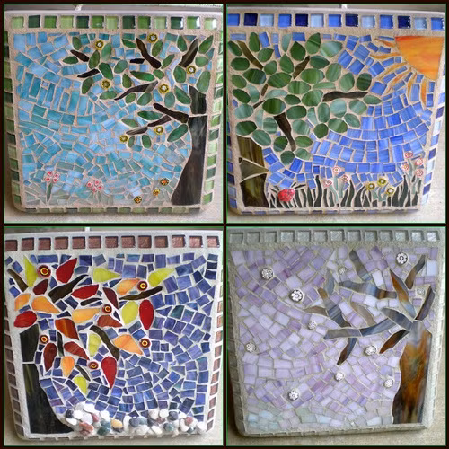 Bức tranh hoa cỏ bốn mùa bằng gốm sứ đẹp mắt.