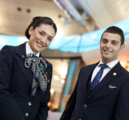 Thậm chí, năm 2013, Turkish Airlines còn ban hành lệnh cấm các nữ tiếp viên sử dụng son môi màu đỏ lẫn sơn móng tay đỏ.