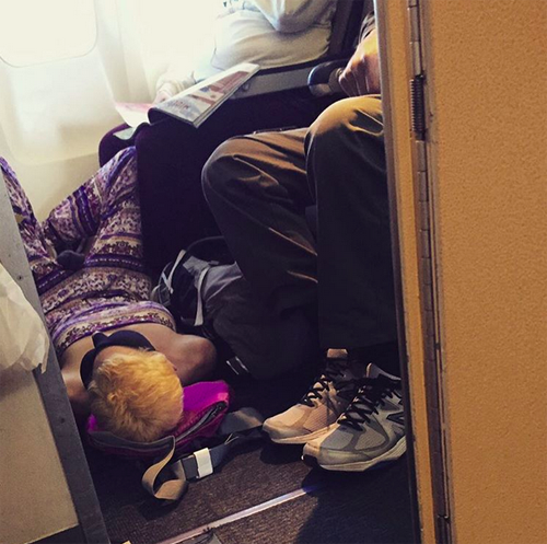 Vị khách này đang lấn chỗ của người khác.