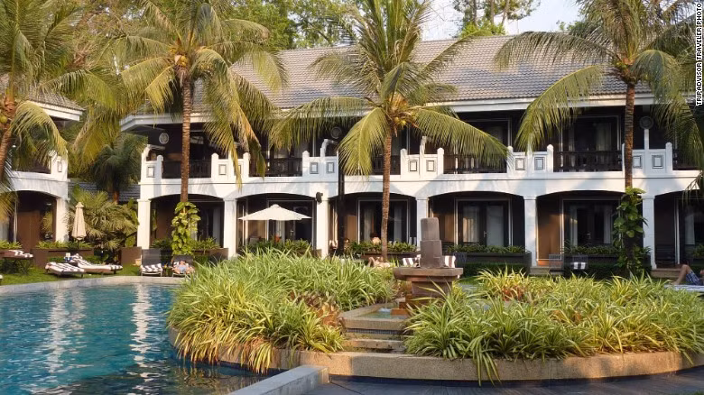 2. Shinta Mani Resort ở Campuchia: Nằm ở trung tâm khu phố Pháp, Shinta Mani Resort tại Siem Reap, Campuchia, mất 15 phút đi từ Angkor Wat. Khu khách sạn nghỉ dưỡng này đã được cải tạo vào năm 2012 dưới sự chỉ đạo của kiến trúc sư - nhà thiết kế Bill Bensley.