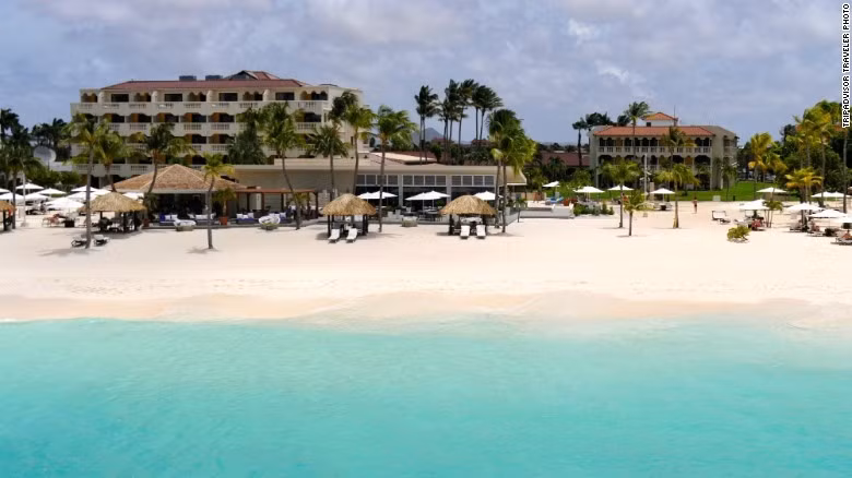 8. Bucuti &amp; Tara Beach Resorts Aruba, ở Aruba (một quốc đảo dài 32 km của Antilles nhỏ trong Biển Caribbean). Giá phòng ở đây là 468 USD/đêm.