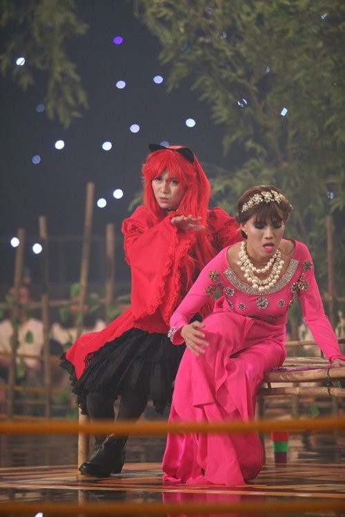 Duy Khương vào vai người mẹ chua ngoa.