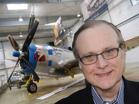 Sưu tập máy bay cổ: Nhà đồng sáng lập hãng phần mềm nổi tiếng Microsoft, Paul Allen, sở hữu khối tài sản trị giá 21 tỷ USD. Sở thích của ông là sưu tầm và phục chế các máy bay thời kỳ đại chiến thế giới lần thứ II.