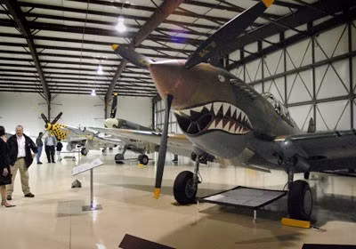 Hiện, tỷ phú Allen sở hữu khoảng 20 chiếc máy bay loại này và “cất giữ” chúng tại phi trường Paine ở thành phố Everett, bang Washington, Mỹ. Chỉ tính nguyên việc thuê kho chứa máy bay cũng đã “ngốn” của ông 5,2 triệu USD.