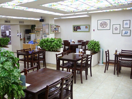 Tuy rất nổi tiếng nhưng nhà hàng Bowl 688 của đầu bếp Wang lại có thiết kế khá bình dân.