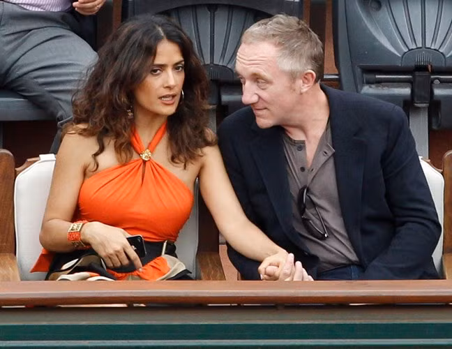 Salma Hayek, người vợ tài sắc của tỷ phú Francois-Henri Pinault – ông chủ hãng Gucci và nhiều nhãn hiệu khác - từng được đề cử giải Oscar cho vai diễn trong bộ phim Freida. Cô cũng là một nhà hoạt động từ thiện thông qua tổ chức UNICEF với các nỗ lực gia tăng nhận thức về tiêm chủng cho trẻ em.