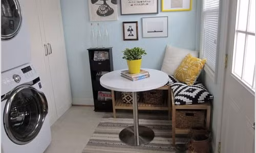 Chiếc ghế được sắp xếp khéo léo nơi góc phòng.