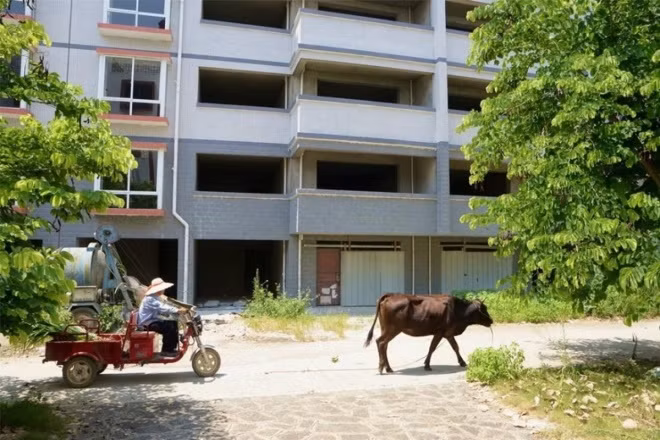 Một số người còn gọi đây là "khu biệt thự ma" vì vẻ âm u của nó.