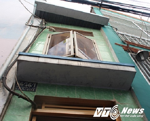 Nhà bà Nguyễn Thị Thanh (SN 1955, ngụ tại số nhà 56/65/1 Thích Quảng Đức, P.5, Q. Phú Nhuận) chỉ có chiều dài 4,5m, rộng 1,4m