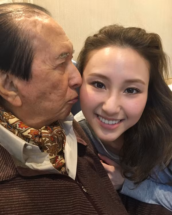 Laurinda Ho là con gái của trùm sòng bạc Stanley Ho với người vợ thứ 3 của ông. Ái nữ này sinh năm 1991, là người có phong cách thời trang sành điệu và nhan sắc xinh đẹp.