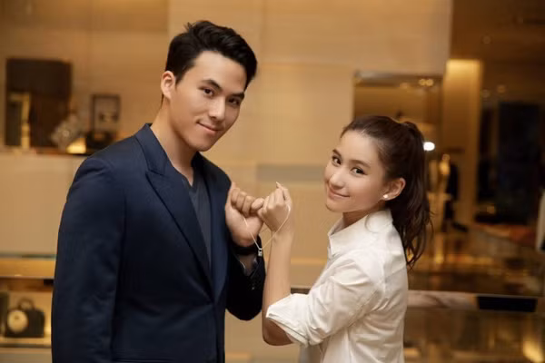 Cặp song sinh Laurinda và Orlando (24 tuổi) là 2 người con khác của bà Ina Chan với tỷ phú Stanley Ho.