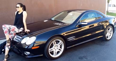 Nhân dịp Valentine 2015, nữ ca sĩ Thu Phương được bạn đời - Dũng Taylor - tặng chiếc xe hơi sang trọng cùng túi xách hàng hiệu và Ipad. Ông bầu nổi tiếng ở hải ngoại còn tiết lộ, anh phải năn nỉ mãi nữ ca sĩ gốc Hải Phòng mới nhận.