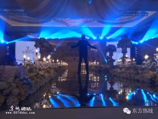 Sân khấu hoành tráng cho các nghệ sĩ biểu diễn.