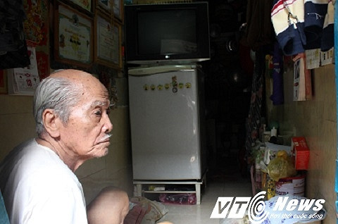 Những ngôi nhà siêu nhỏ khiến nhiều gia đình lâm vào tình cảnh chật vật, khó khăn.