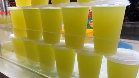 Co gi ben trong ly nuoc mia 5.000 dong sieu ngot?