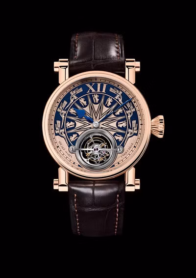Người đeo có thể quan sát cơ cấu Tourbillon xuyên suốt từ trước ra sau. Ngoài nghệ thuật điêu khắc sử dụng hóa chất, hầu hết các chi tiết đồng hồ được làm thủ công.