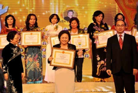 BRG còn là chủ đầu tư một loạt các dự án bất động sản khác như tòa nhà văn phòng cao cấp Oriental Tower (Tây Sơn, Đống Đa), Khu căn hộ Oriental Palace (Hồ Tây), Oriental Garden (Lê Văn Lương), Oriental West Lake (174 Lạc Long Quân) và Oriental Plaza (16 Láng Hạ), dự án chung cư Oriental Pearl (Hai Bà Trưng).