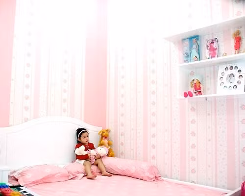 Cả hai căn phòng đều đáng yêu như phòng của công chúa với màu hồng điệu đà.