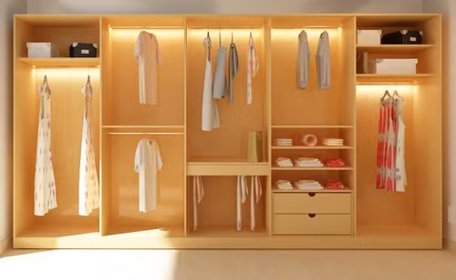 Sắp xếp lại tủ quần áo: Cả một mùa đông dài, tủ quần áo của bạn toàn gồm những chiếc áo dày và nặng. Bạn sẽ thật sự khó chịu nếu giữa mùa hè oi bức bạn phải nhìn thấy những đồ vật của mùa đông này. Vì vậy, hãy dọn dẹp lại tủ quần áo và cất chúng đi nhé.