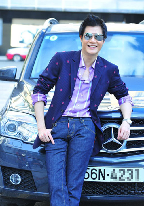 Trước đó, anh từng đi chiếc Mercedes GLK có giá gần 2 tỷ đồng.